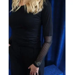 Liberté dame bluse ISA - BLACK WAVY LINES