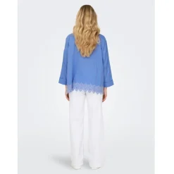 ONLY dame skjorte ONLGRACES - Blue Bonnet BRIGHT WHITE EMB.