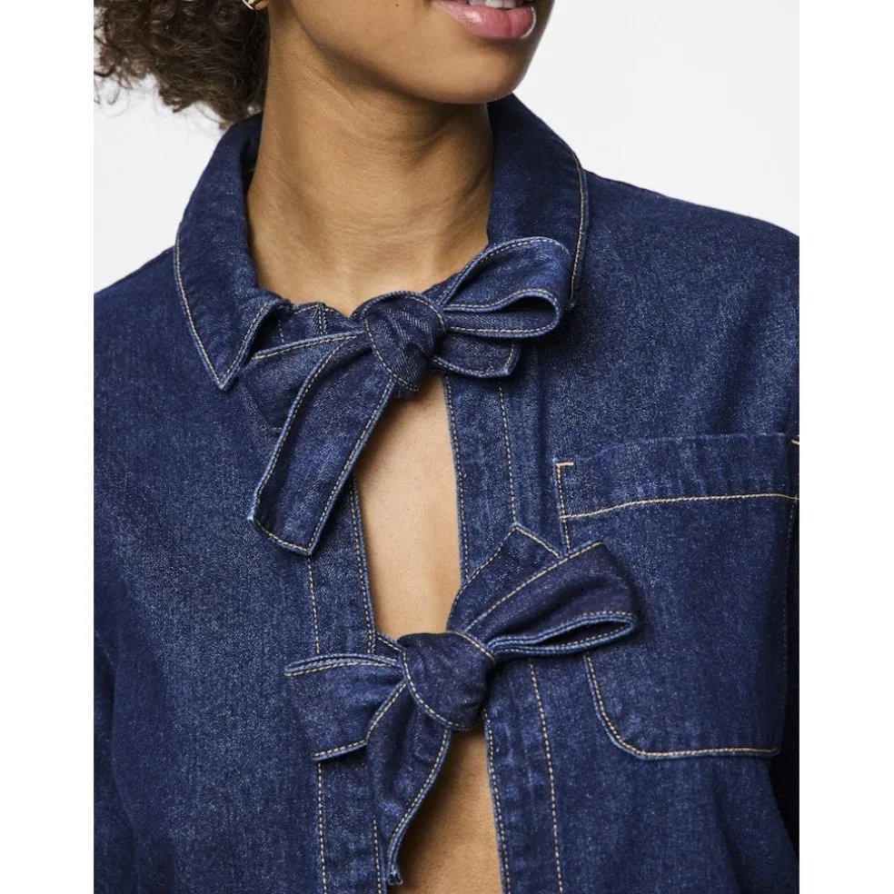 PIECES dame skjorte PCOFELIA - Medium Blue Denim Black satin bow