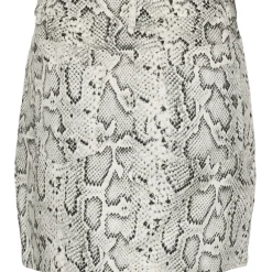 PIECES X DITTE ESTRUP X CILLE FJORD PCJESSICA SHORT SKIRT - Bright White Snake Print